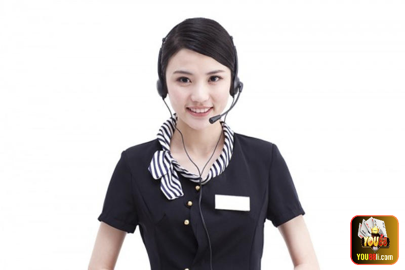 Nhân viên You88 túc trực để giúp đỡ khách hàng